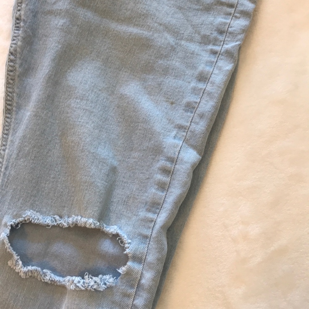 Light Wash Ripped Jeans - Picture 5 of 5